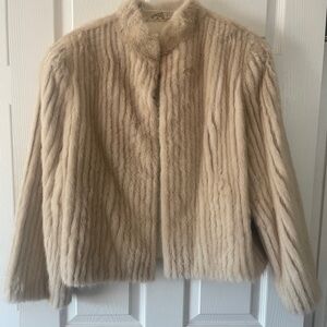 Mink jacket Genuine fur. Cream color.